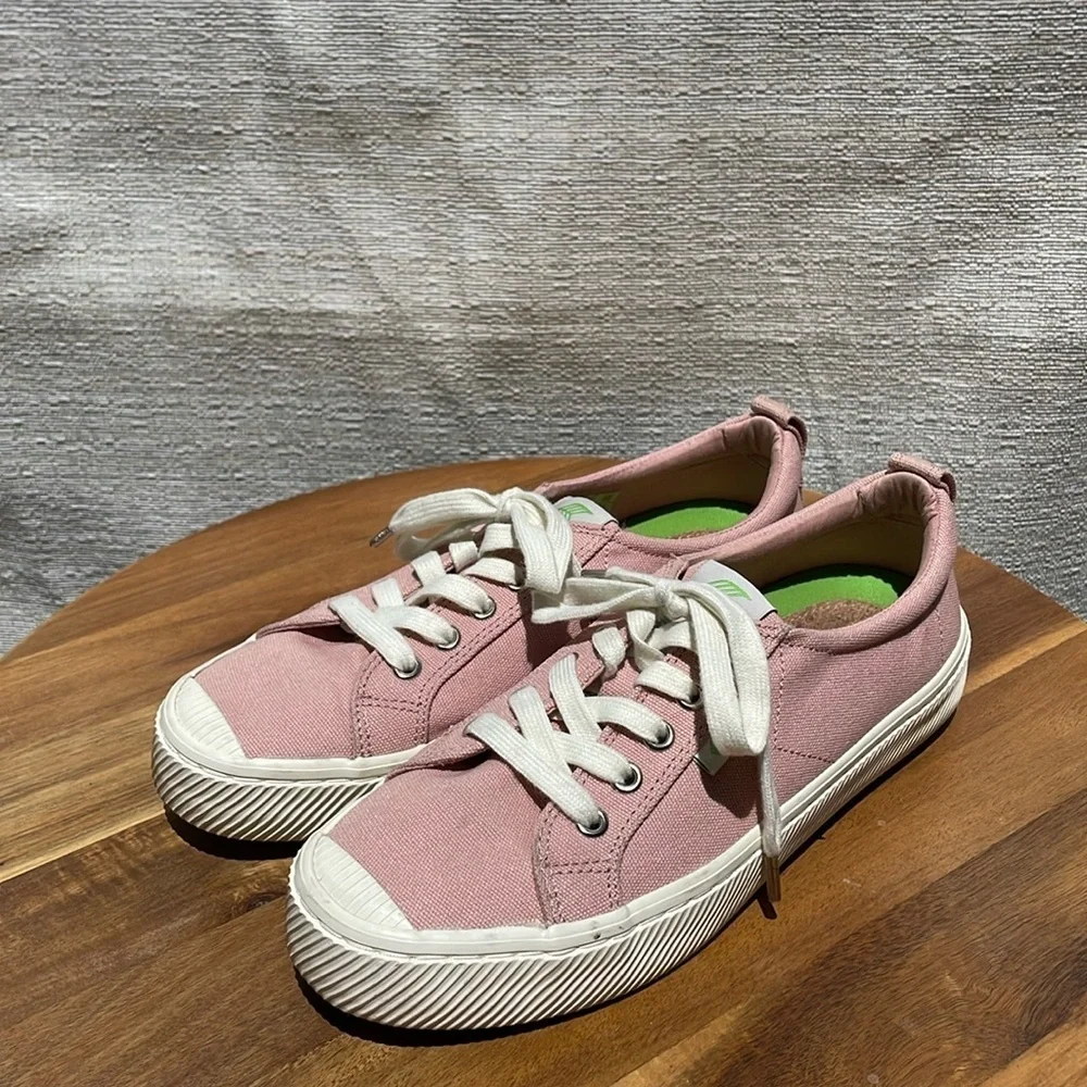 Cariuma Women’s OCA Low Rose Blush Pink Canvas Size 8